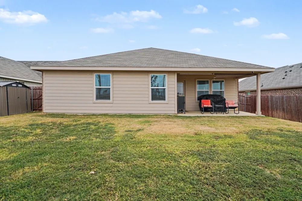 1512 Central Park Drive Alvarado, TX 76009