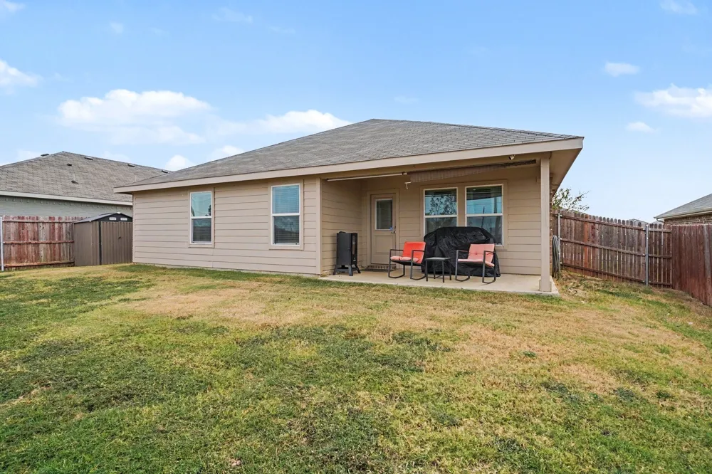 1512 Central Park Drive Alvarado, TX 76009