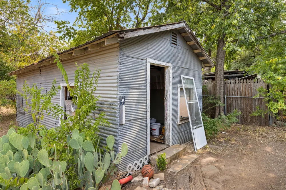 207 E 4th Street Weatherford, TX 76086