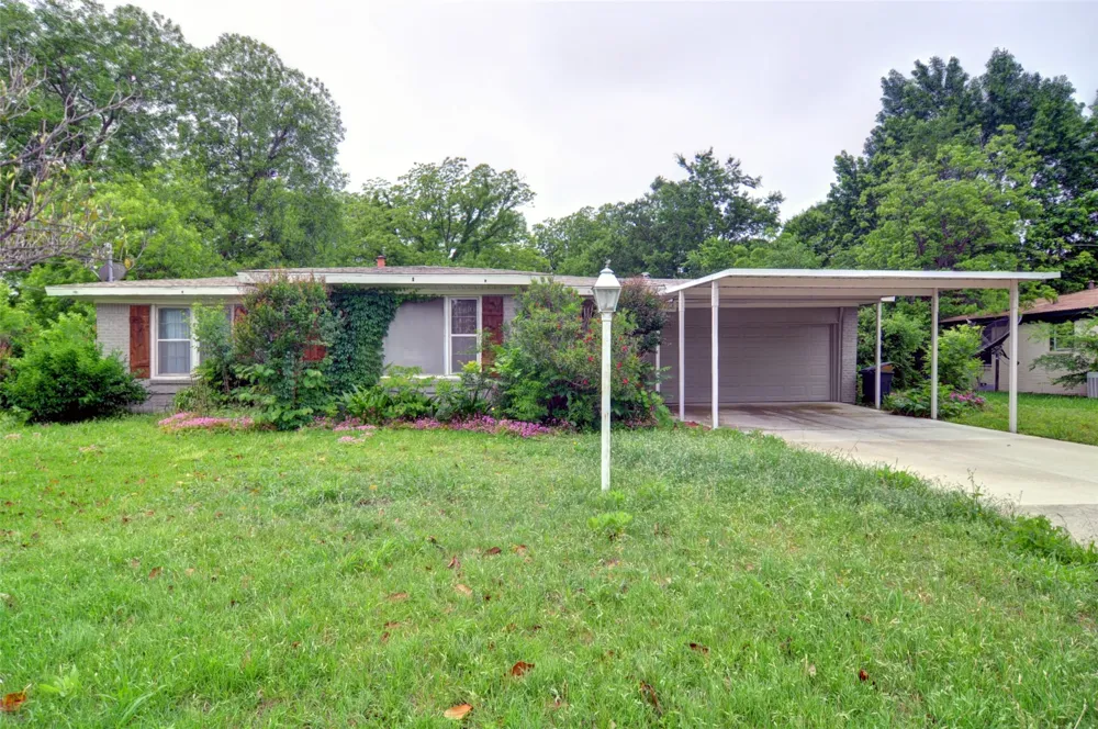 1110 Wade Hampton Street Benbrook, TX 76126