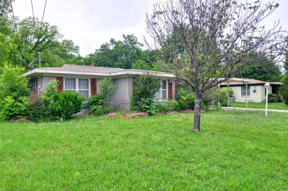 1110 Wade Hampton Street Benbrook, TX 76126