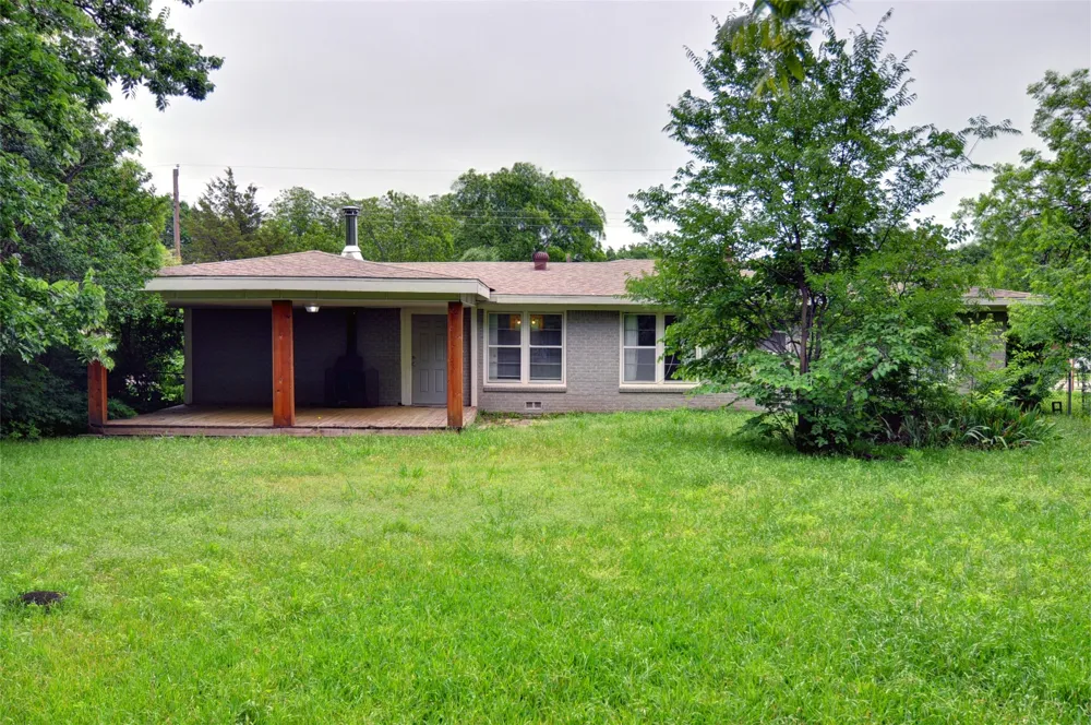 1110 Wade Hampton Street Benbrook, TX 76126