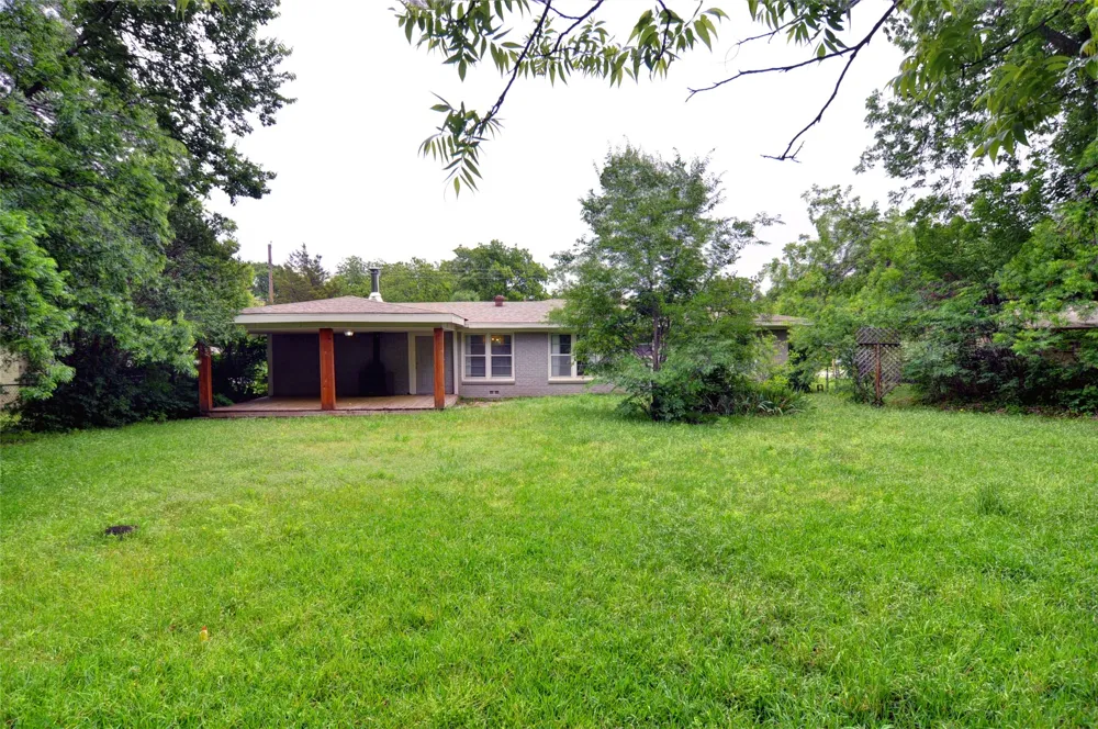 1110 Wade Hampton Street Benbrook, TX 76126