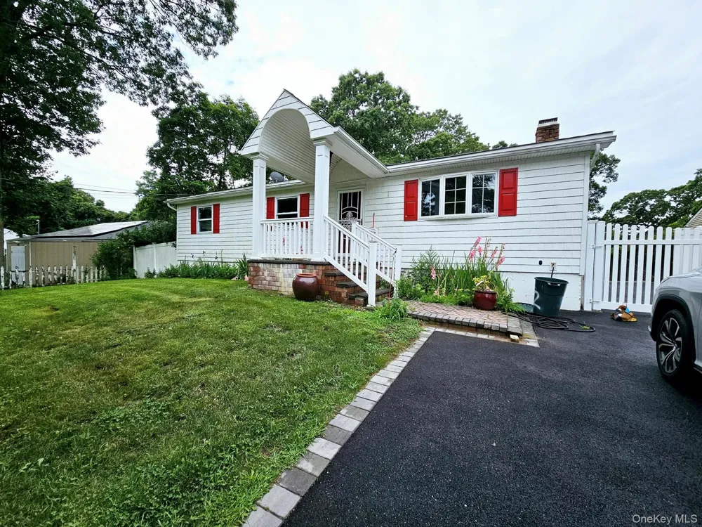 12 Nord Park Boulevard Middle Island, NY 11953