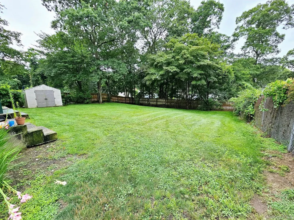 12 Nord Park Boulevard Middle Island, NY 11953