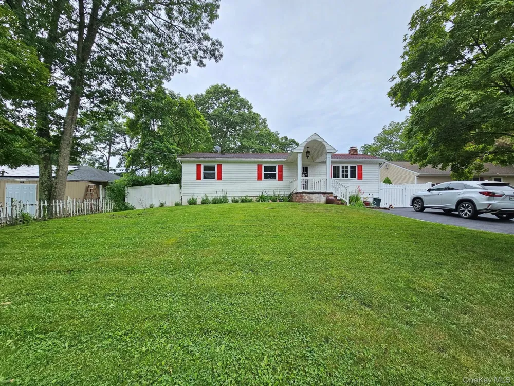 12 Nord Park Boulevard Middle Island, NY 11953