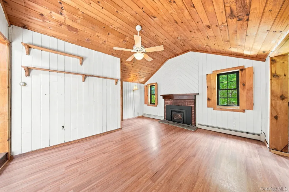 49 Maple Trail Wurtsboro, NY 12790