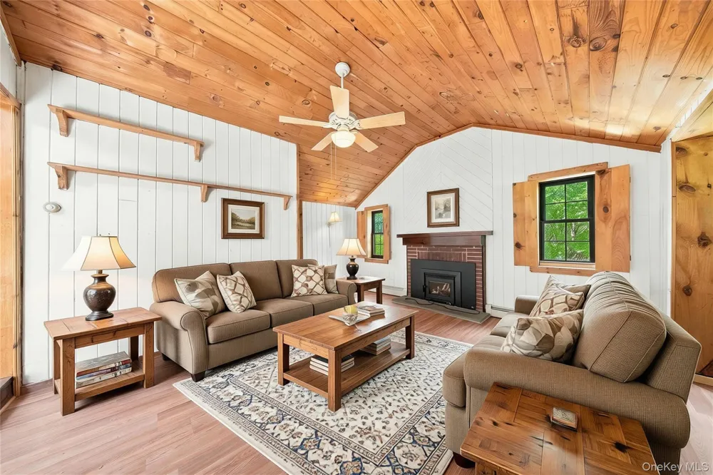 49 Maple Trail Wurtsboro, NY 12790