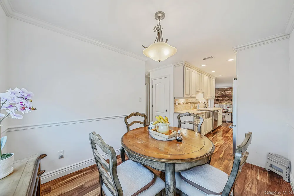 42 Summerfield Court Deer Park, NY 11729