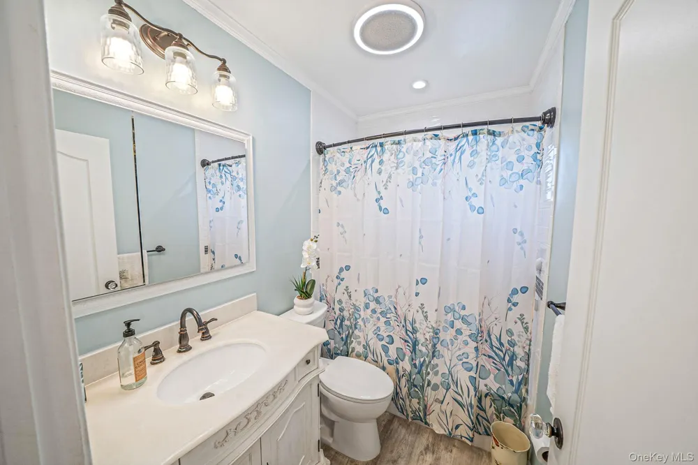 42 Summerfield Court Deer Park, NY 11729