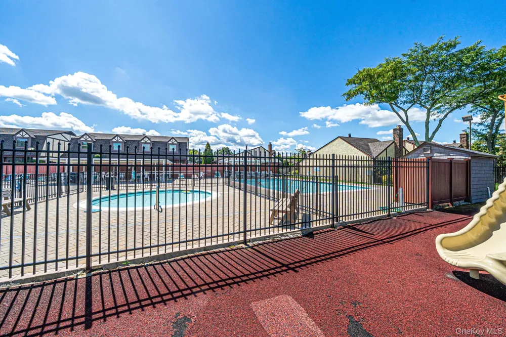 42 Summerfield Court Deer Park, NY 11729