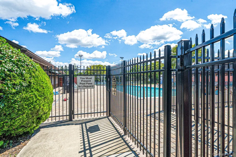 42 Summerfield Court Deer Park, NY 11729