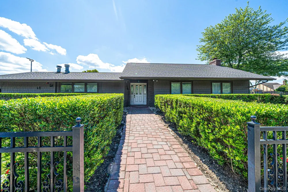 42 Summerfield Court Deer Park, NY 11729