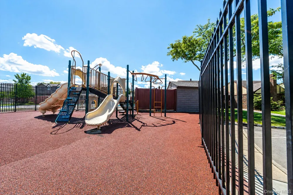 42 Summerfield Court Deer Park, NY 11729
