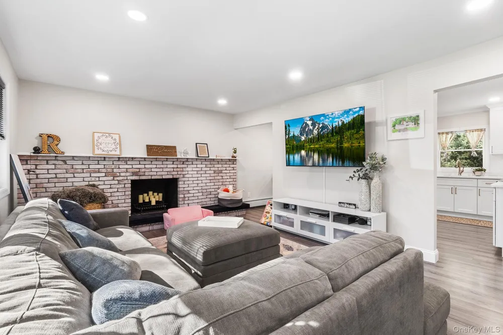 159 Pauls Path Coram, NY 11727