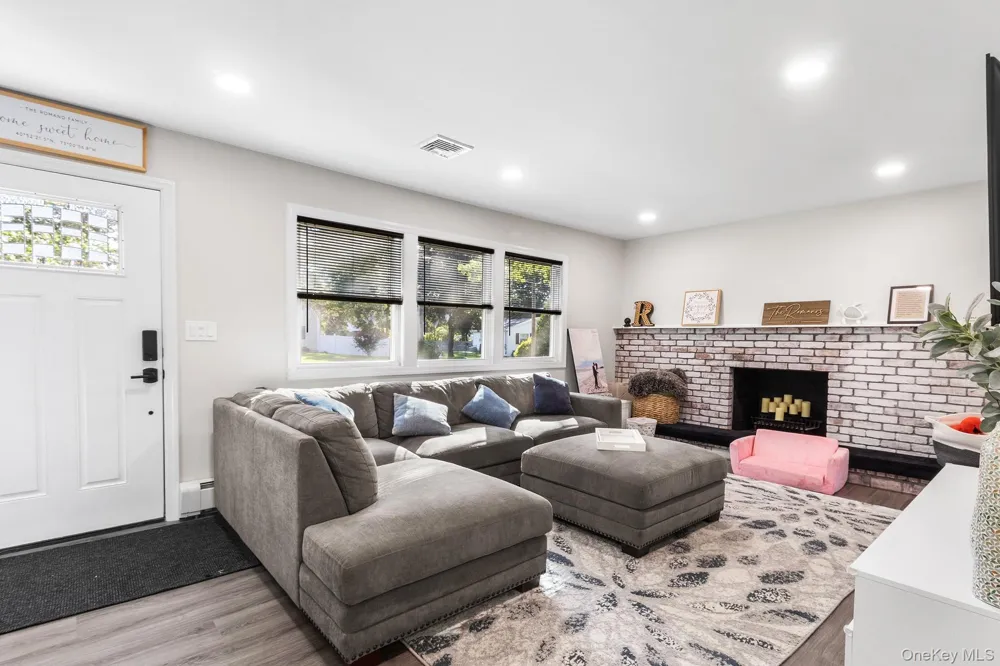 159 Pauls Path Coram, NY 11727