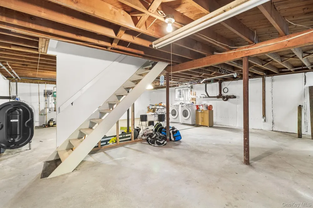 159 Pauls Path Coram, NY 11727