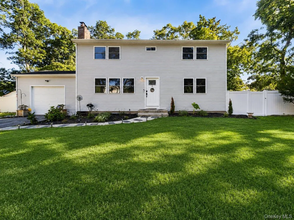 159 Pauls Path Coram, NY 11727