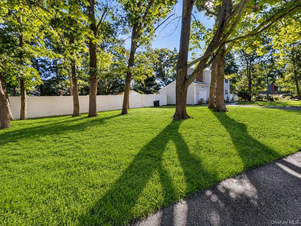 159 Pauls Path Coram, NY 11727