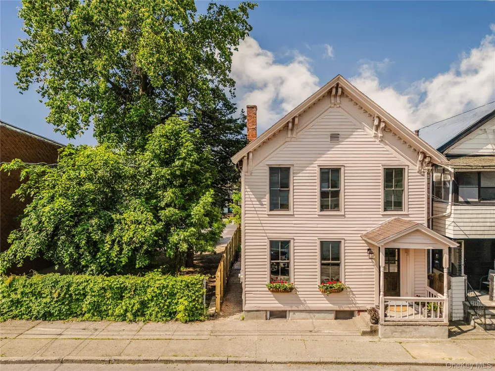 225 Robinson Street Hudson, NY 12534