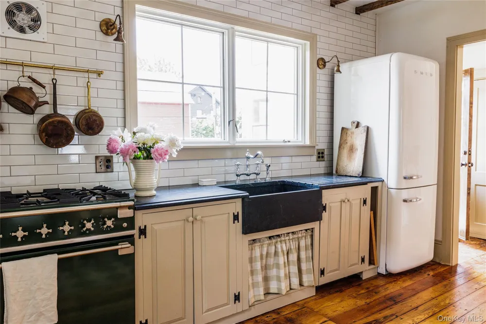 225 Robinson Street Hudson, NY 12534