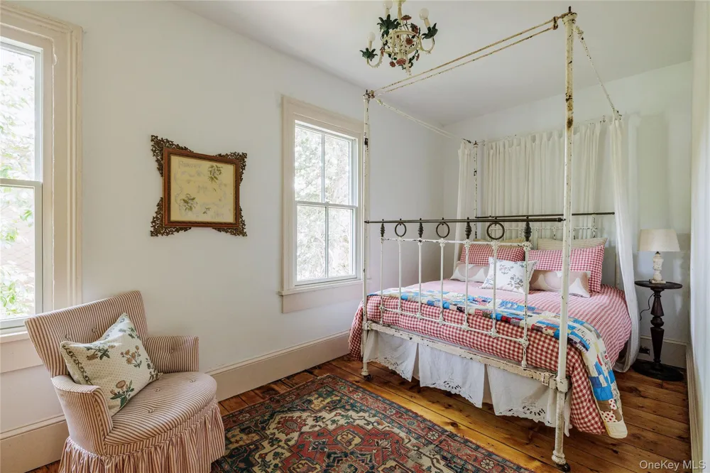 225 Robinson Street Hudson, NY 12534