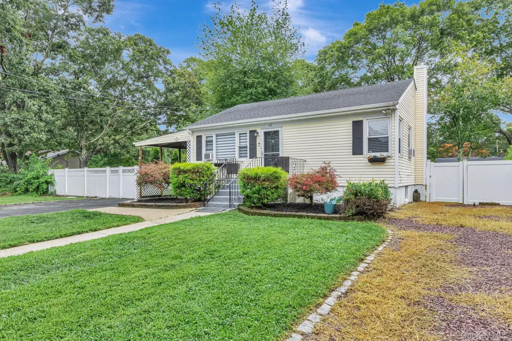 12 Dover Avenue Mastic, NY 11950