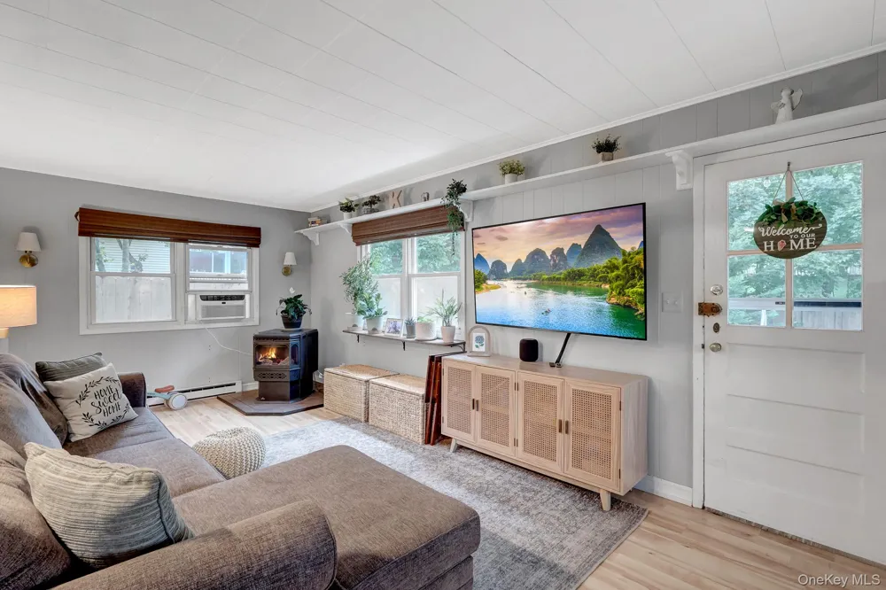 33 Aloma Road Rocky Point, NY 11778