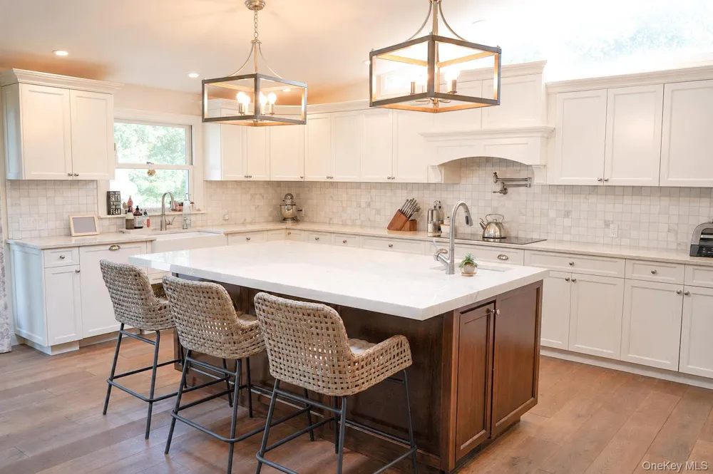 41 Snowball Drive Cold Spring Harbor, NY 11724