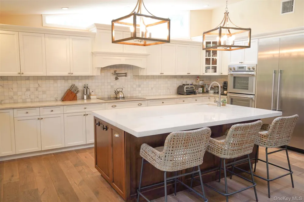 41 Snowball Drive Cold Spring Harbor, NY 11724