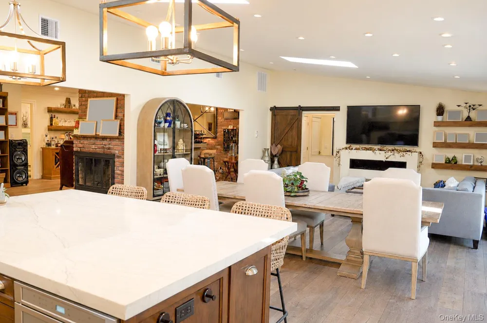 41 Snowball Drive Cold Spring Harbor, NY 11724