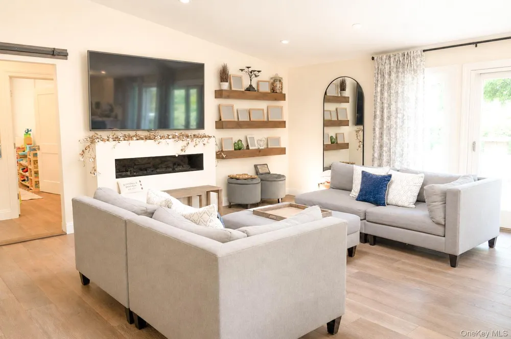41 Snowball Drive Cold Spring Harbor, NY 11724