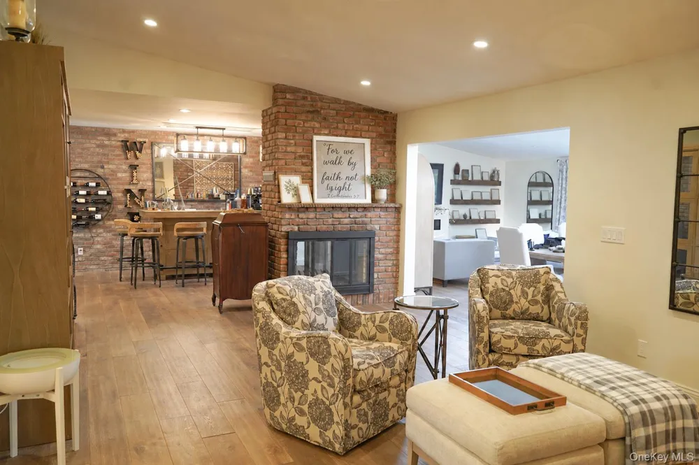 41 Snowball Drive Cold Spring Harbor, NY 11724