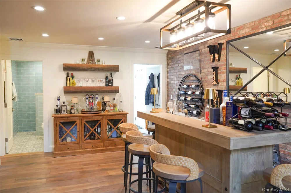 41 Snowball Drive Cold Spring Harbor, NY 11724
