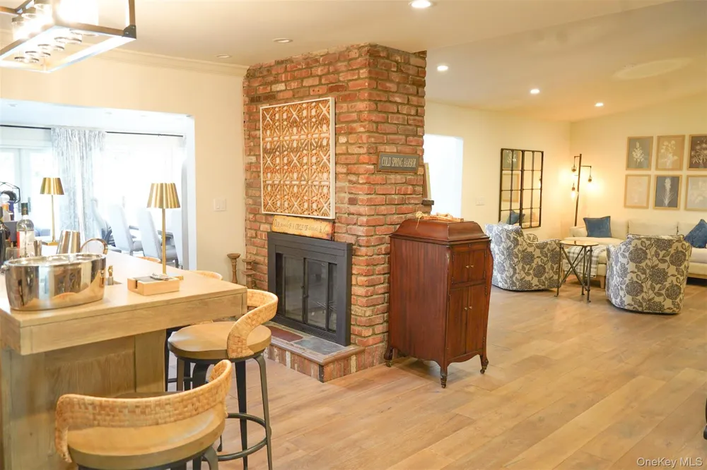 41 Snowball Drive Cold Spring Harbor, NY 11724