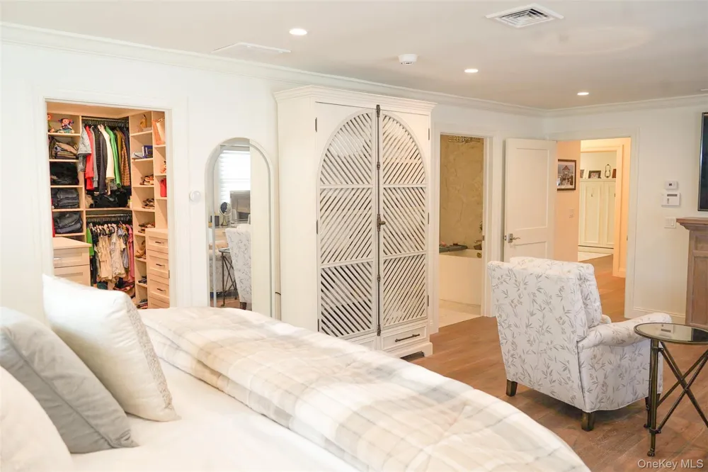 41 Snowball Drive Cold Spring Harbor, NY 11724