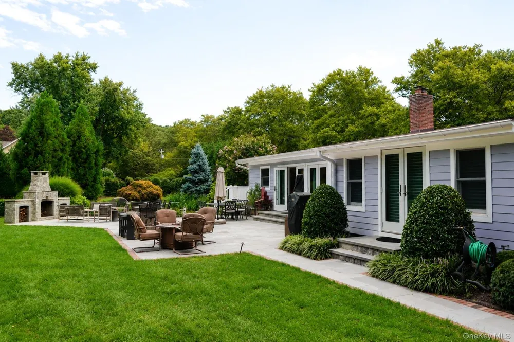 41 Snowball Drive Cold Spring Harbor, NY 11724