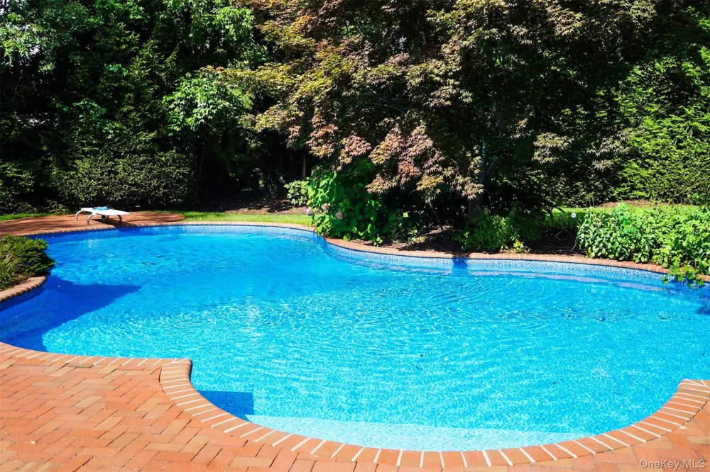 41 Snowball Drive Cold Spring Harbor, NY 11724