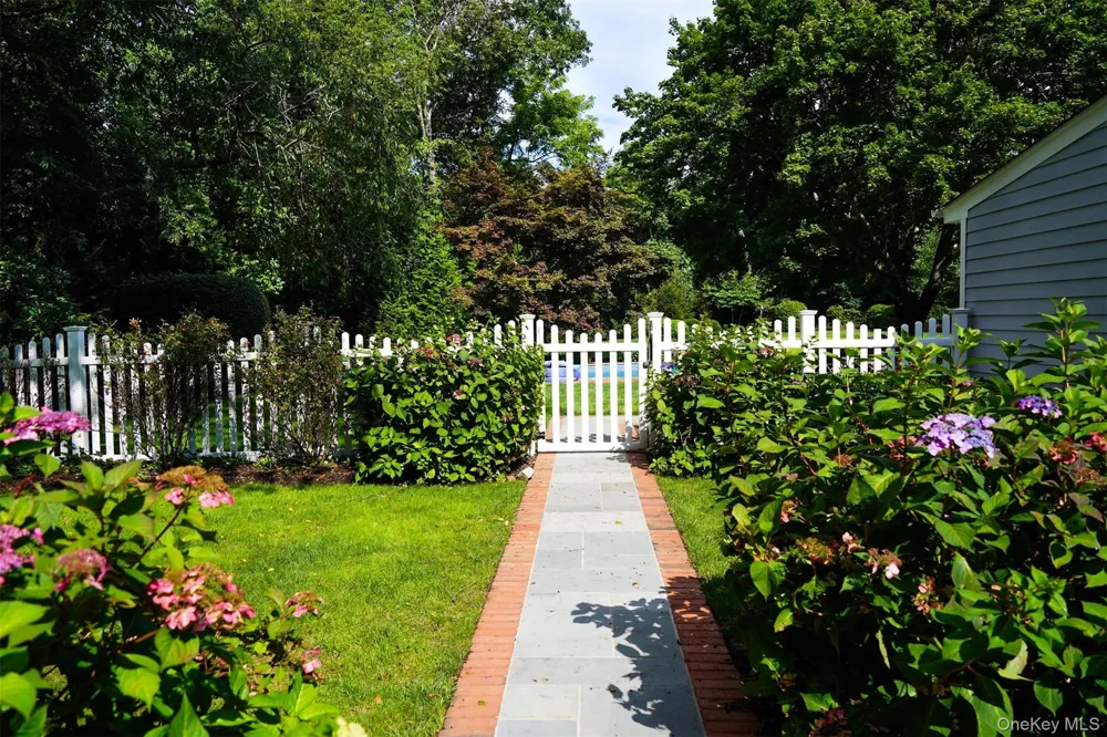 41 Snowball Drive Cold Spring Harbor, NY 11724