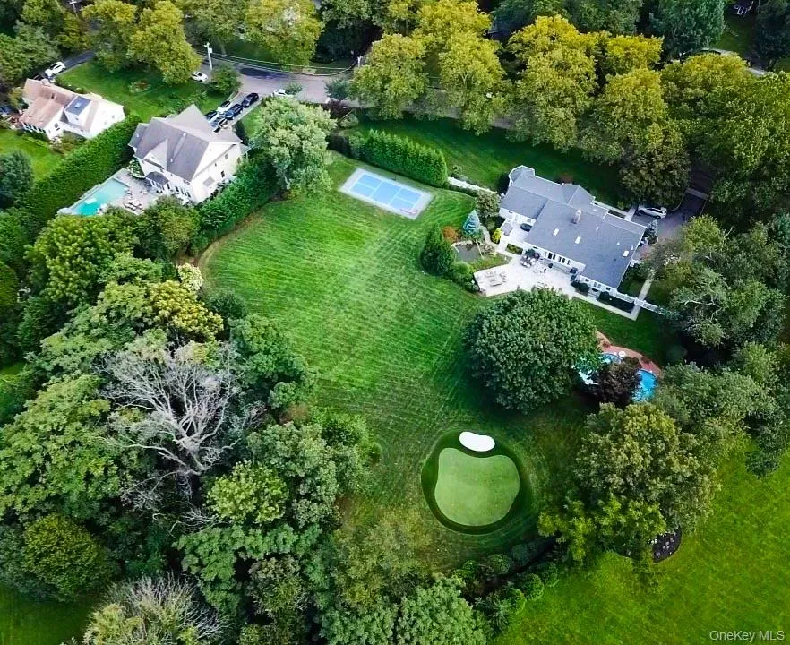 41 Snowball Drive Cold Spring Harbor, NY 11724