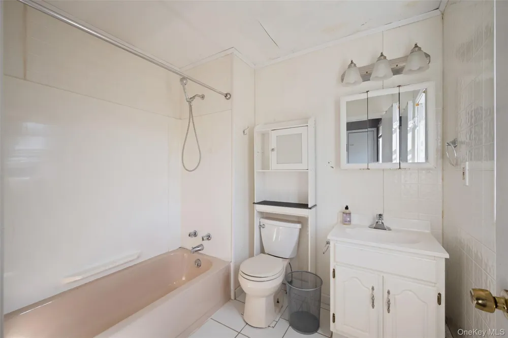 9 Watson Street East Islip, NY 11730