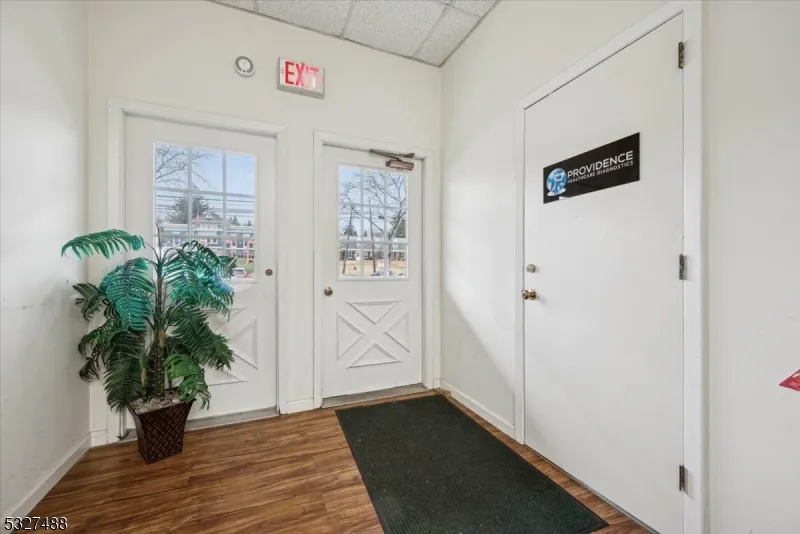10 Shawnee Dr Watchung, NJ 07069