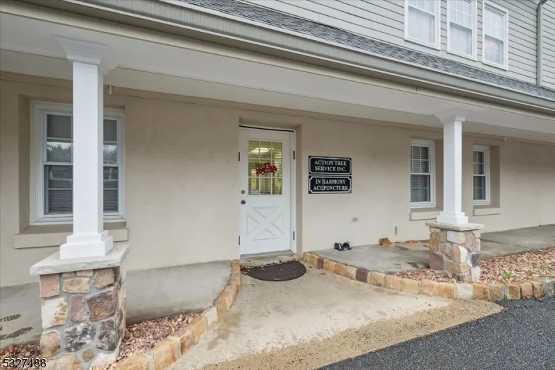 10 Shawnee Dr Watchung, NJ 07069