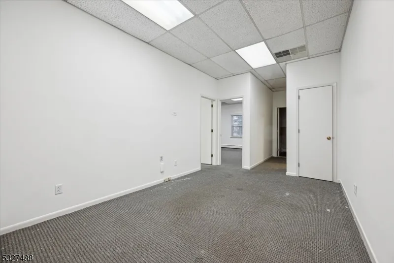 10 Shawnee Dr Watchung, NJ 07069