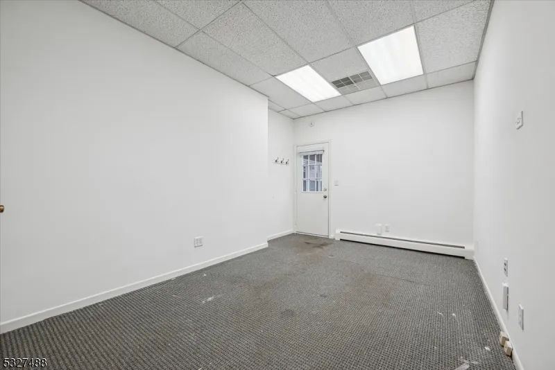 10 Shawnee Dr Watchung, NJ 07069