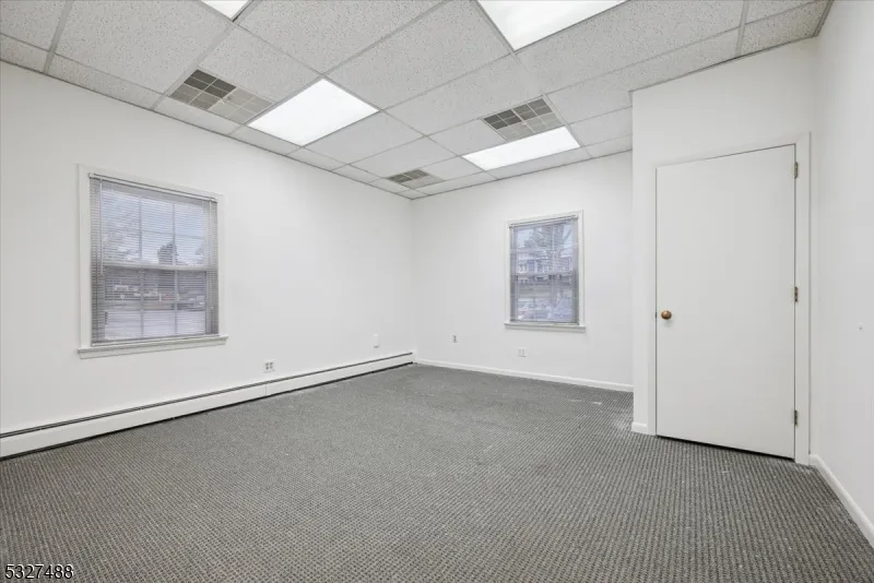 10 Shawnee Dr Watchung, NJ 07069