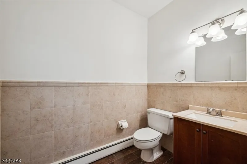 10 Shawnee Dr Watchung, NJ 07069