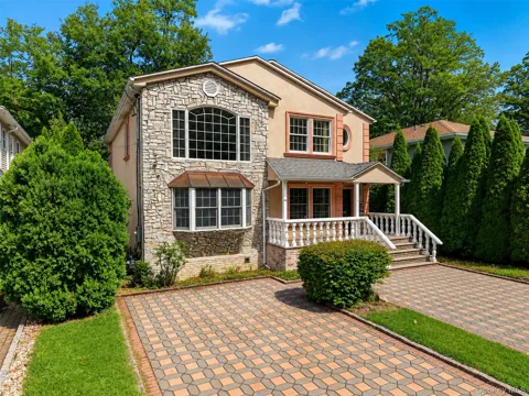45 Yennicock Avenue