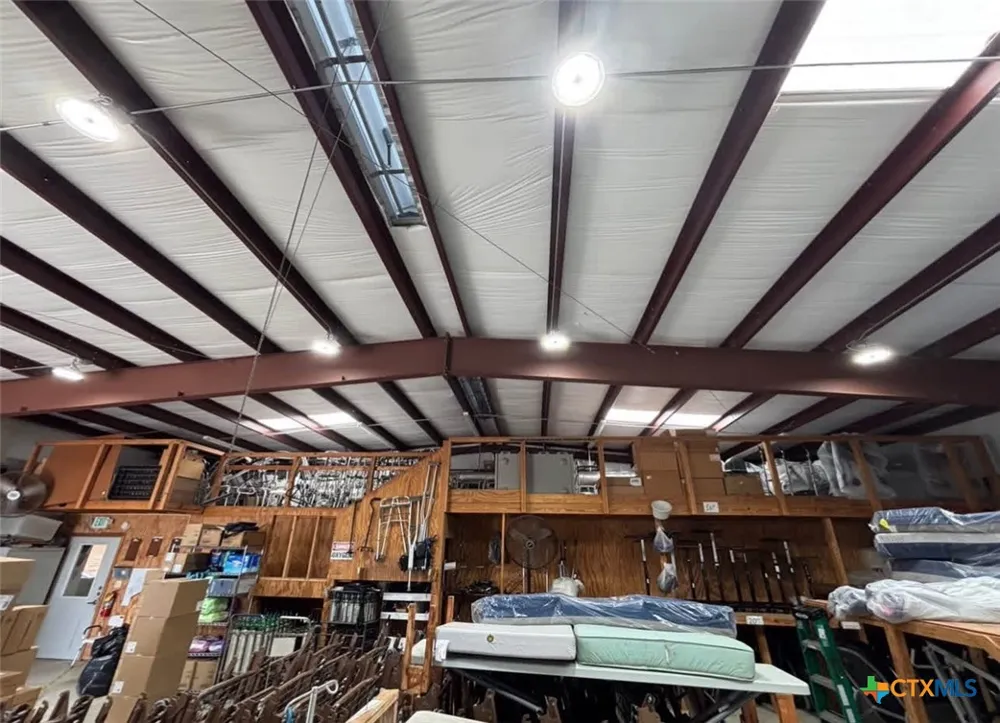 609 E Locust Avenue Victoria, TX 77901