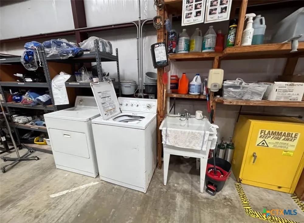 609 E Locust Avenue Victoria, TX 77901
